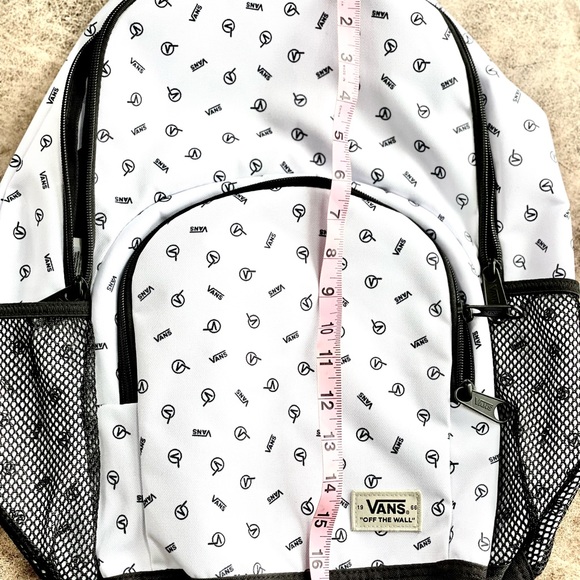 New with tag VANS ALUMNI PACK PRI BACKPACK w/logo and adjustable straps 4 pocket - Picture 10 of 14